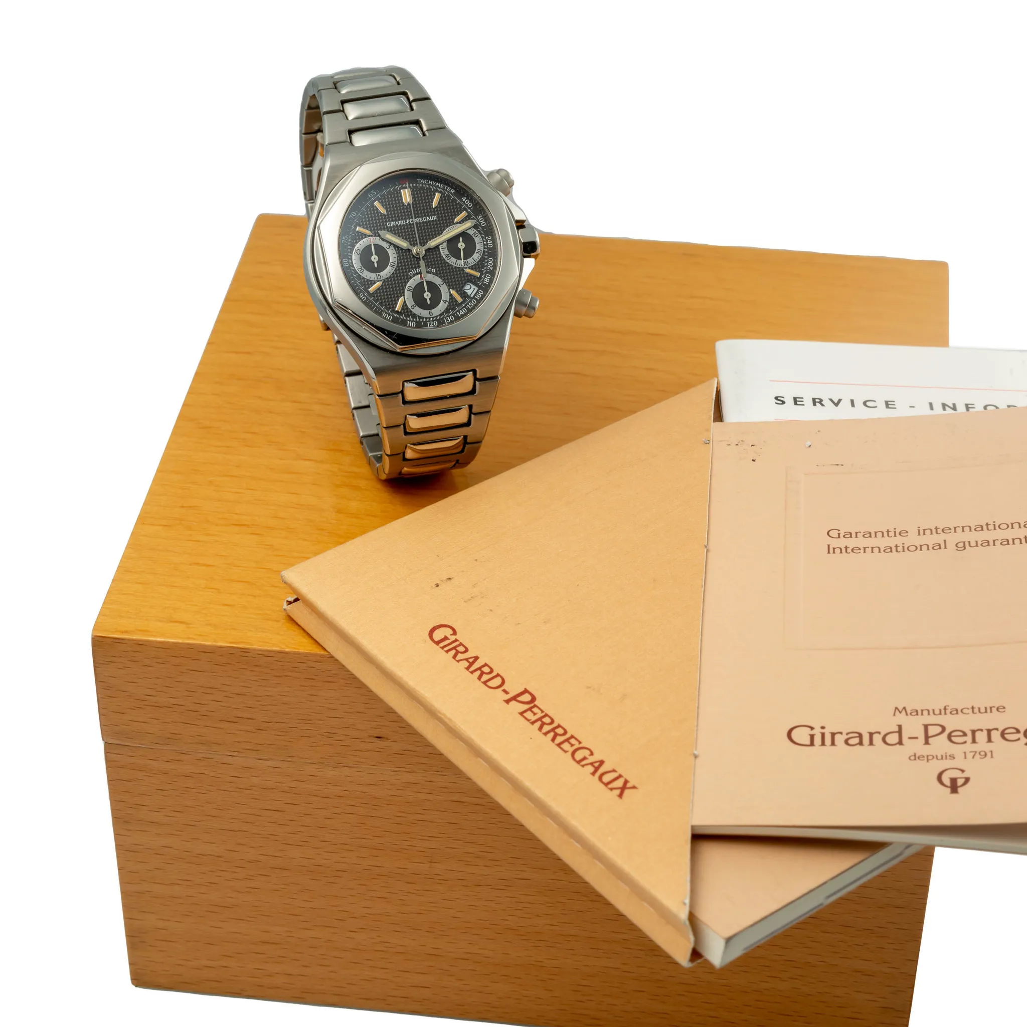 Girard-Perregaux Laureato 8017 40mm Stainless steel Black