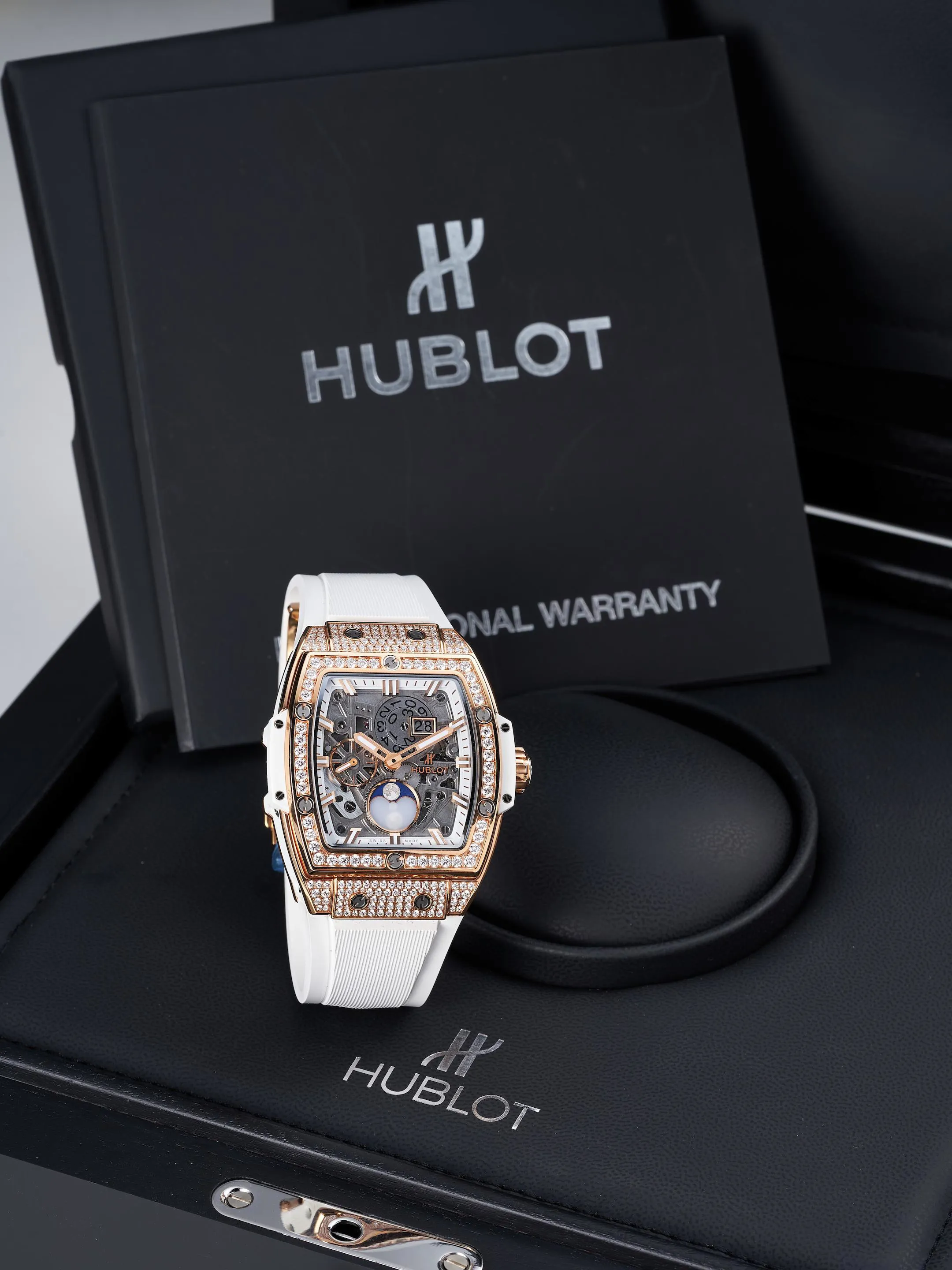 Hublot Spirit of Big Bang 647.OE.2080.RW.1604 53mm Yellow gold Skeletonized