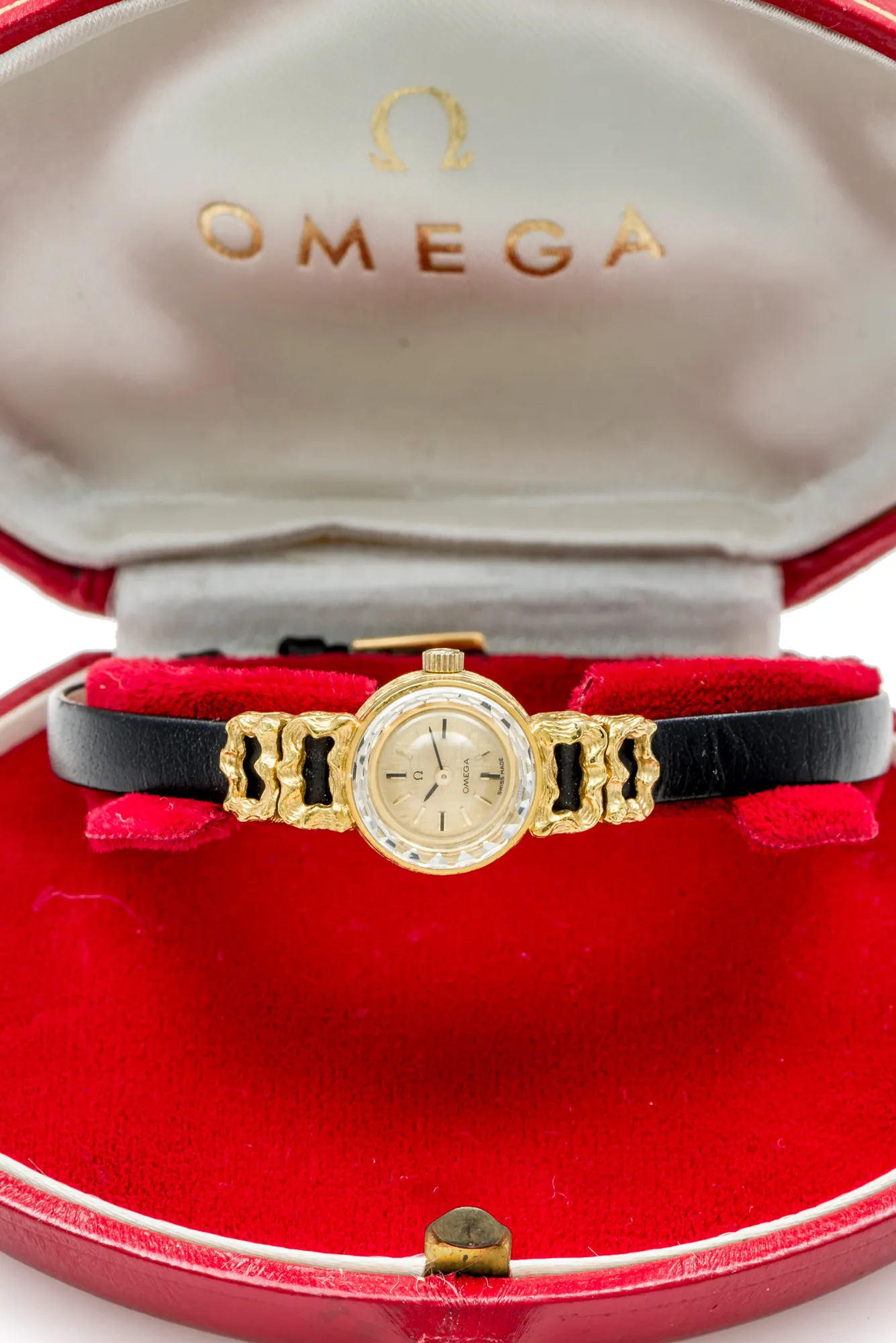 Omega Saphette 14.5mm Yellow gold Cream