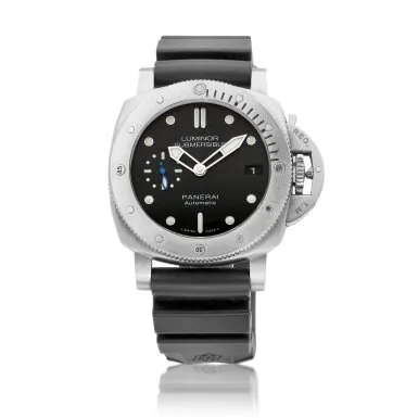 Panerai Submersible PAM 00682 42mm Stainless steel Black