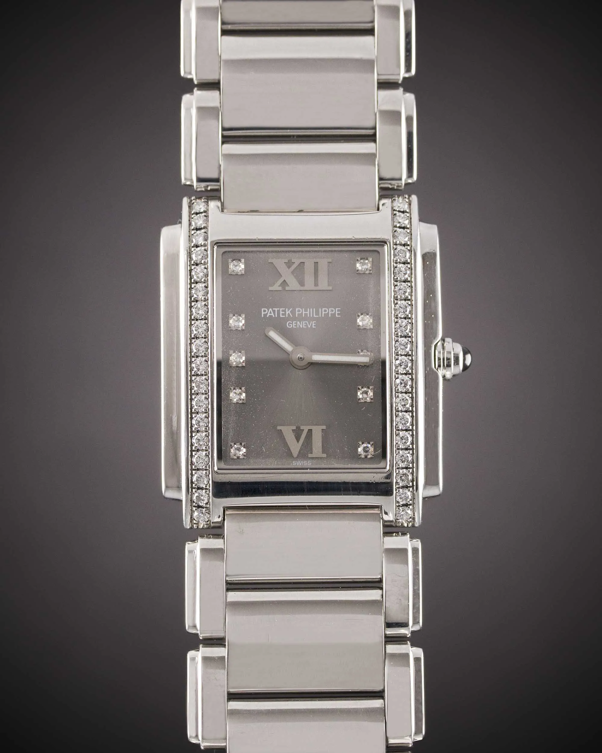 Patek Philippe 4910/10A 25mm Stainless steel Grey