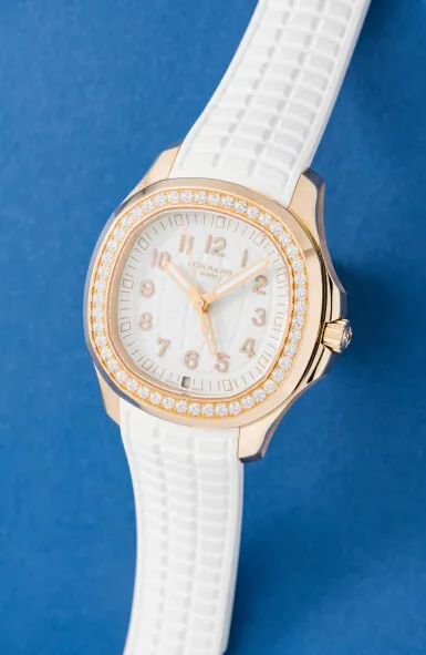 Patek Philippe Aquanaut 5269 38mm Rose gold White