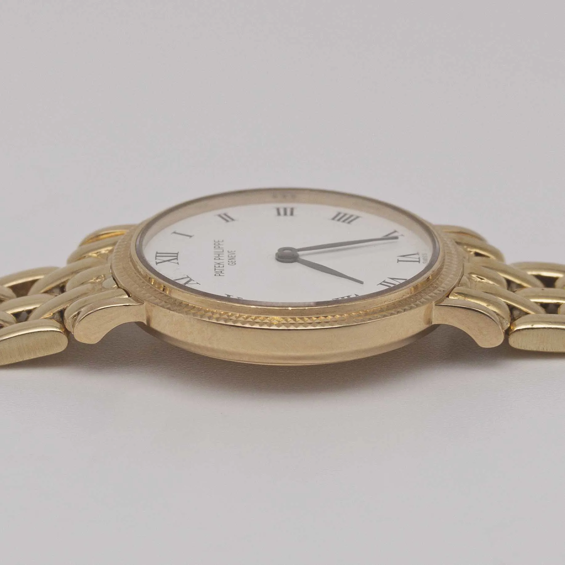 Patek Philippe Calatrava 4819 25mm Yellow gold White 8