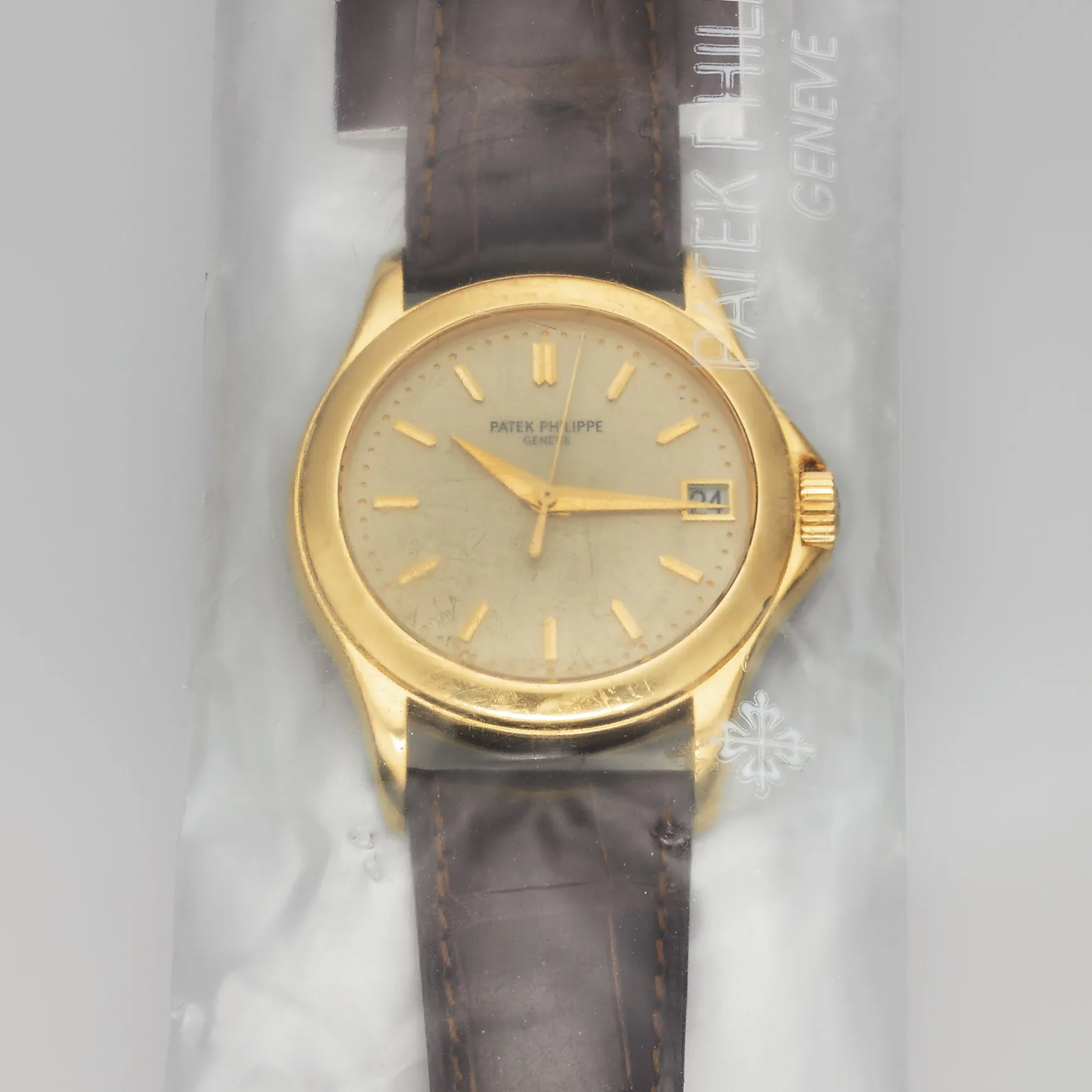 Patek Philippe Calatrava 5107 37mm Yellow gold Ivory