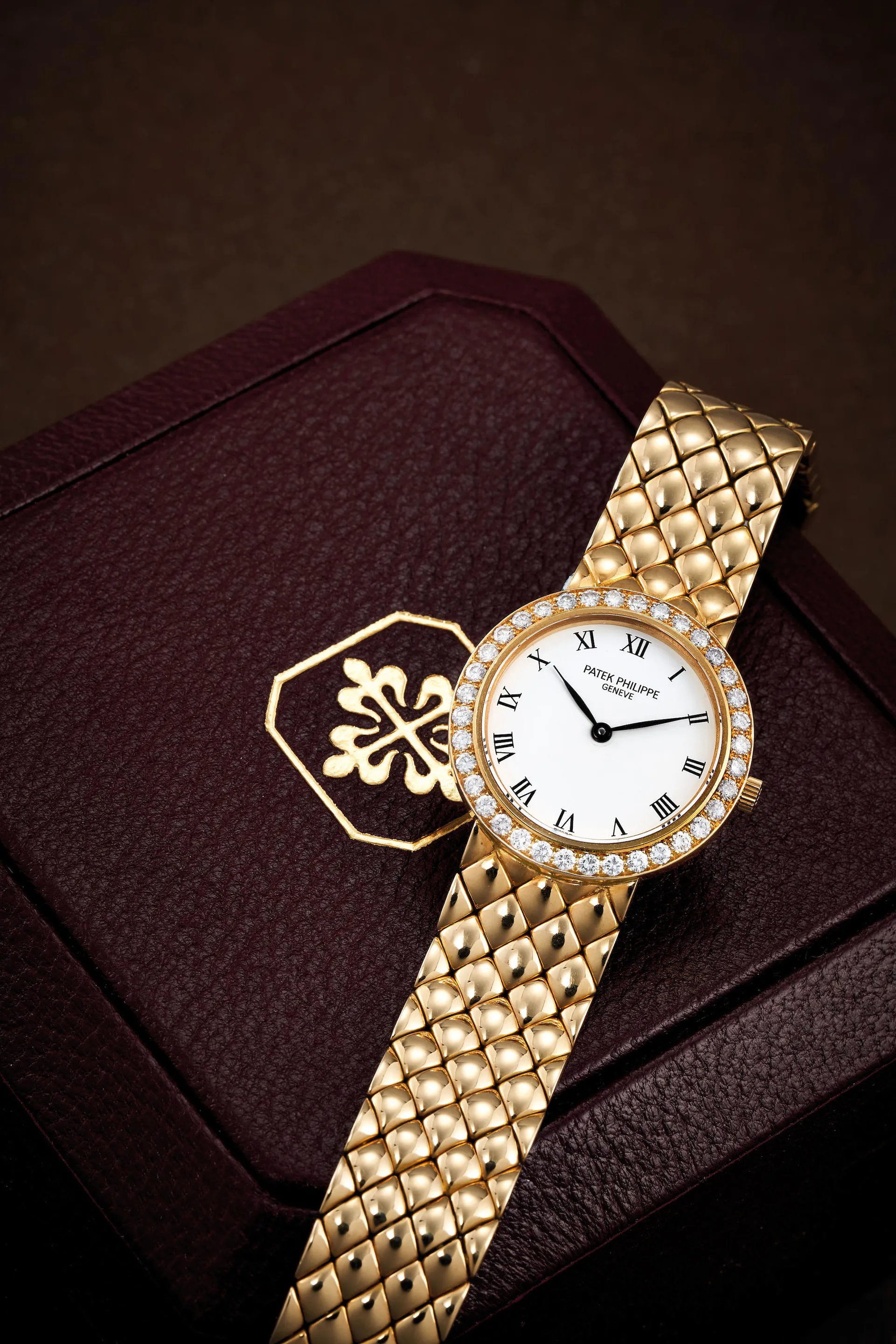 Patek Philippe Calatrava 4820/1 26mm Yellow gold White