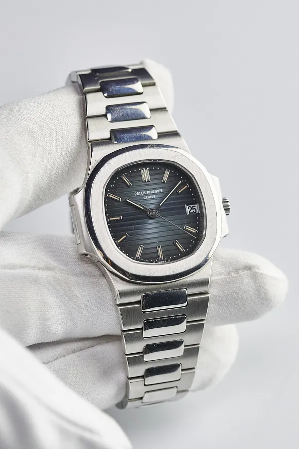 Patek Philippe Nautilus 3800/1A 35.5mm Stainless steel Blue 2