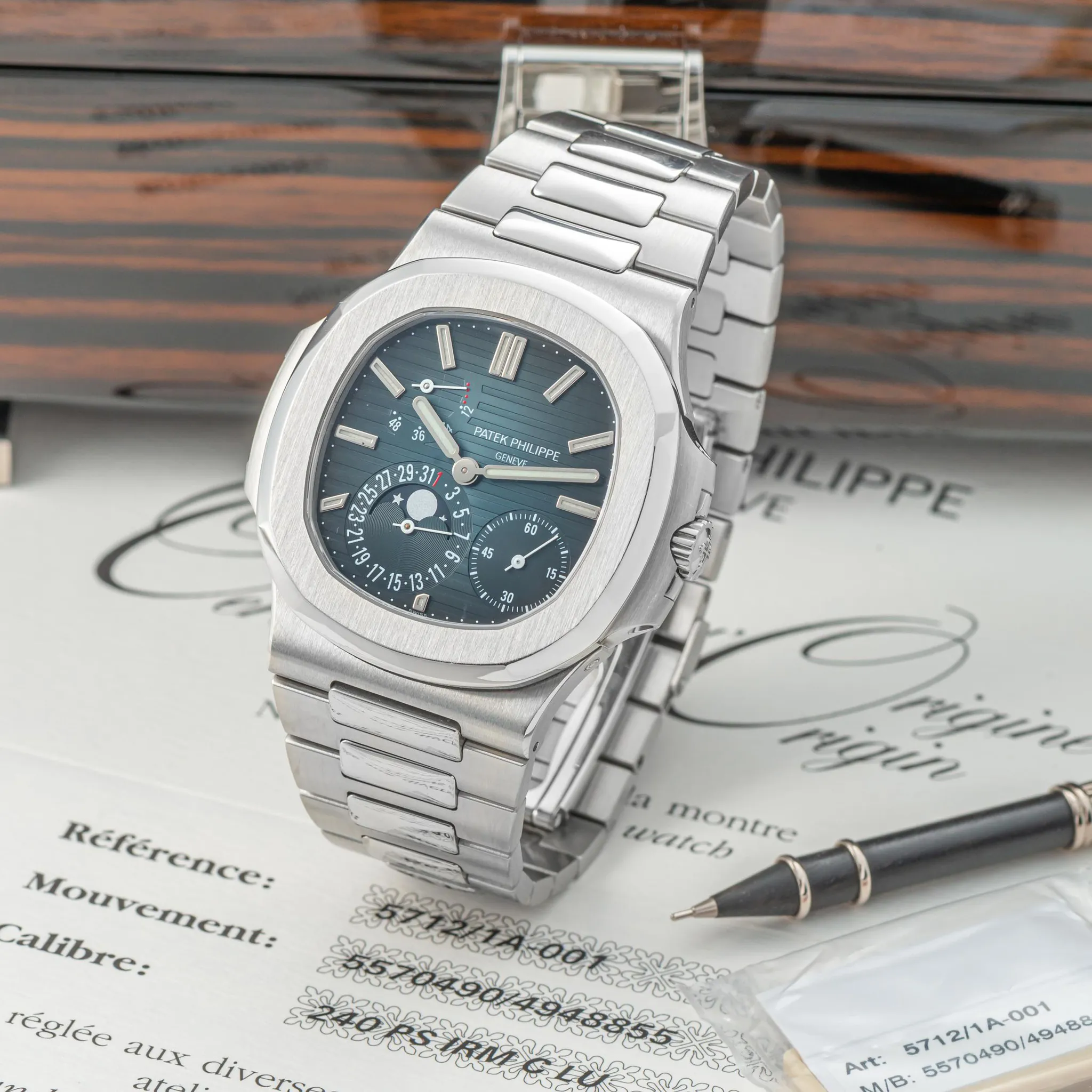 Patek Philippe Nautilus 5712/1A 40mm Stainless steel Black