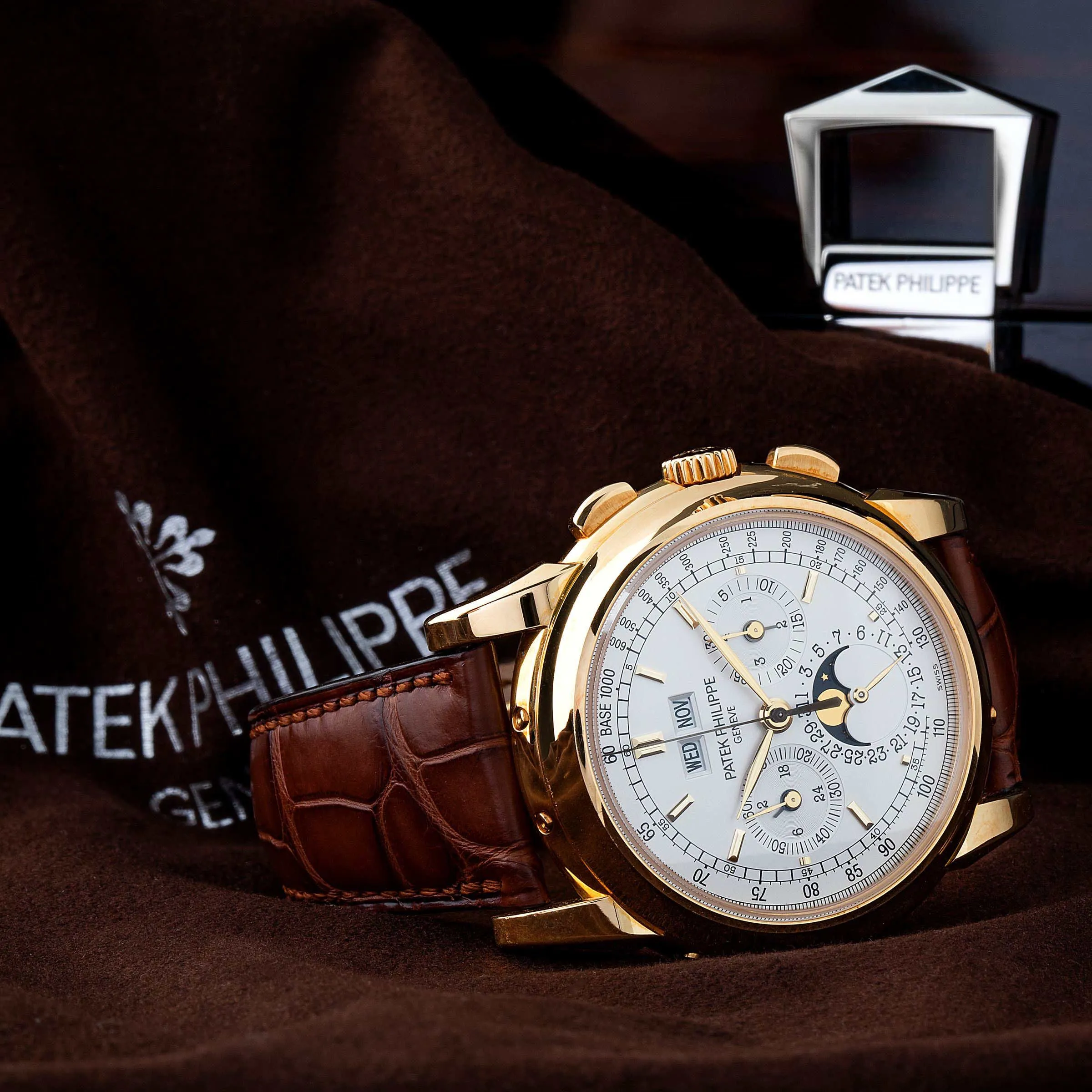 Patek Philippe Perpetual Calendar Chronograph 5970J 40mm Yellow gold 5