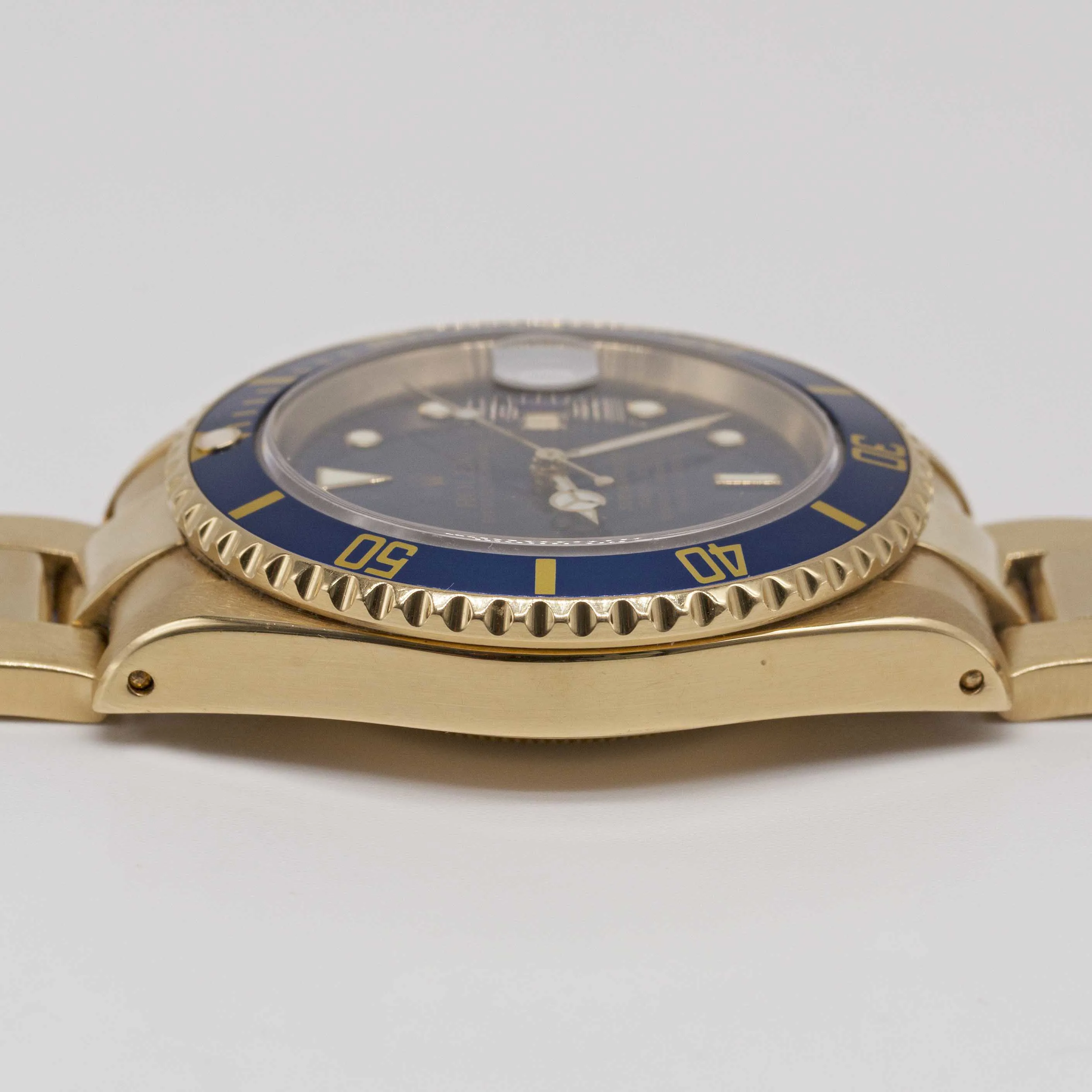 Rolex Submariner 16618 40mm Yellow gold Blue 10