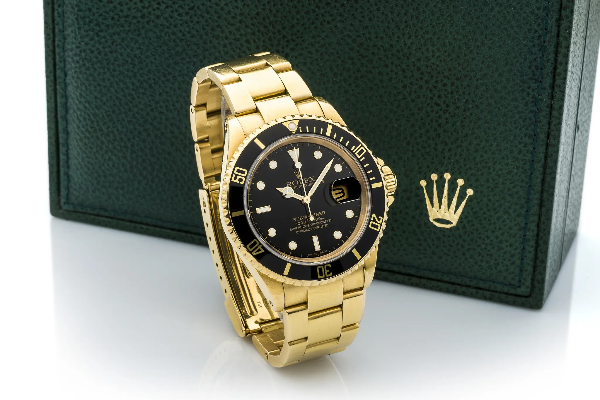 Rolex Submariner 16618 40mm Yellow gold Black