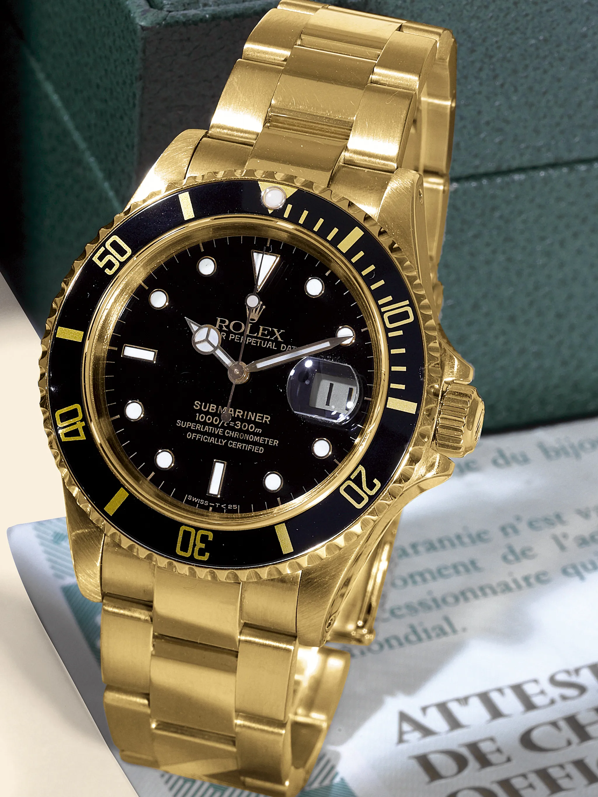 Rolex Submariner 16618 40mm Yellow gold Black