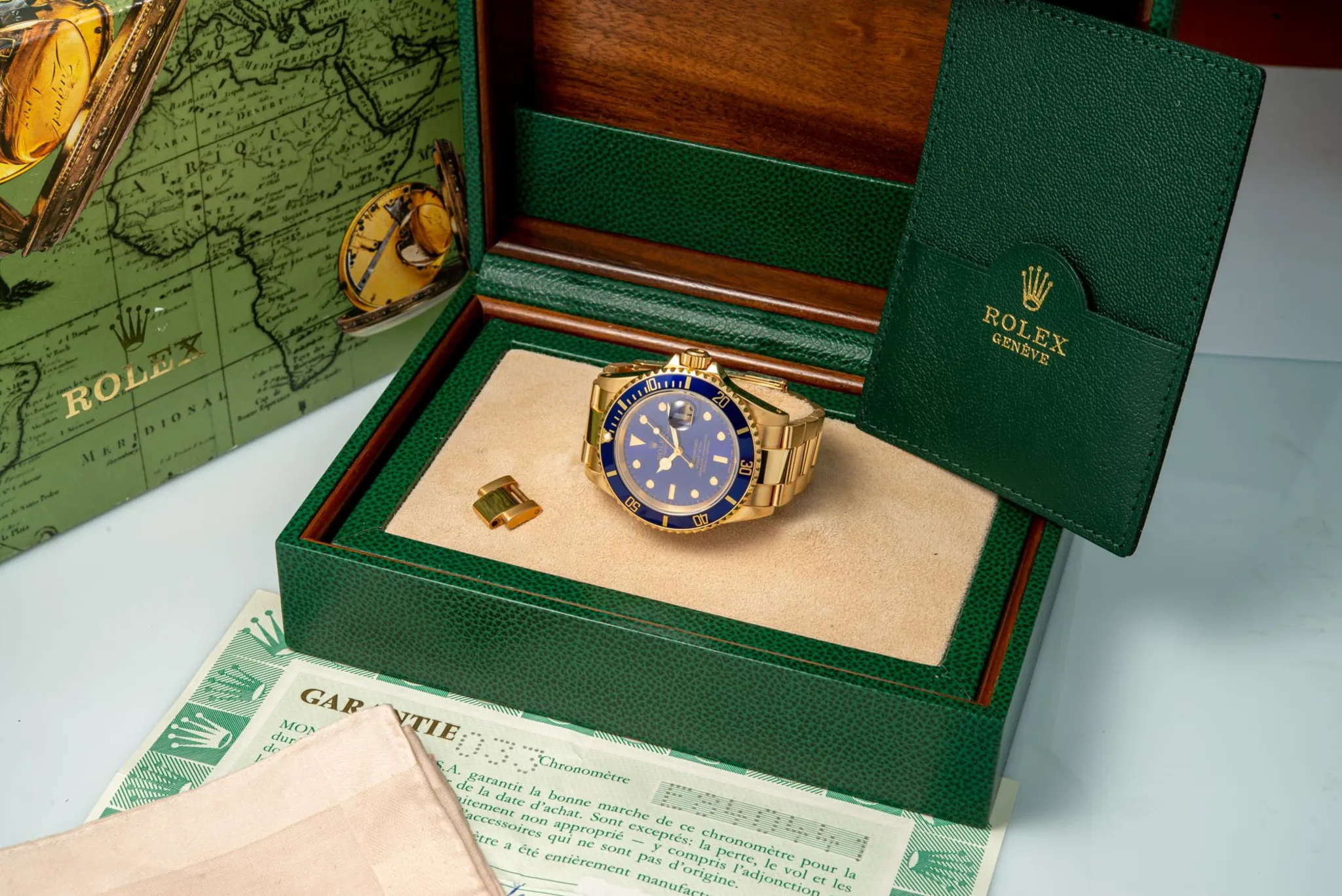 Rolex Submariner 16618 40mm 18k gold Purple