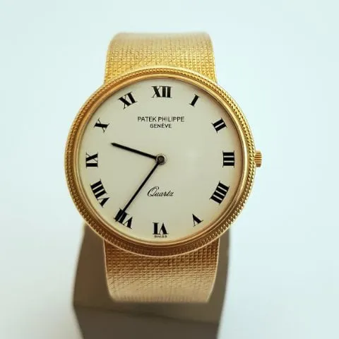 Patek Philippe Calatrava 3744 33mm Yellow gold White