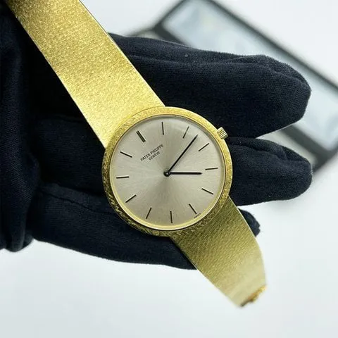 Patek Philippe Calatrava 32mm Yellow gold Silver