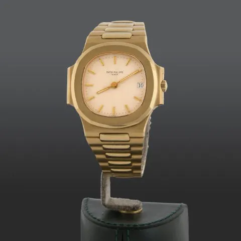 Patek Philippe Nautilus 3800/1J-001 Yellow gold White