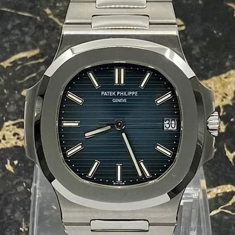 Patek Philippe Nautilus 5711/1A-010 40mm Stainless steel Blue