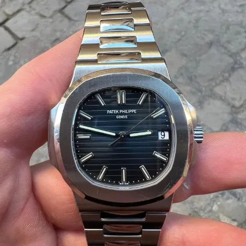 Patek Philippe Nautilus 5711/1A-010 40mm Stainless steel Blue