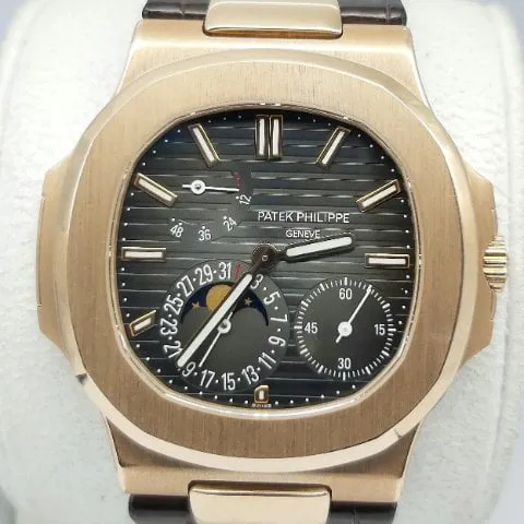 Patek Philippe Nautilus 5712R-001 40mm Rose gold Brown