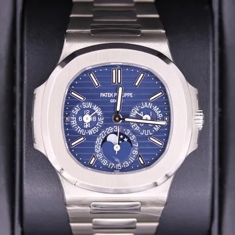 Patek Philippe Nautilus 5740/1G-001 40mm White gold Blue