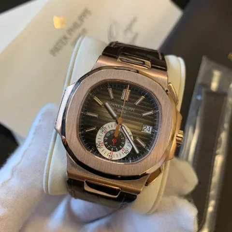 Patek Philippe Nautilus 5980R-001 40.5mm Rose gold Brown