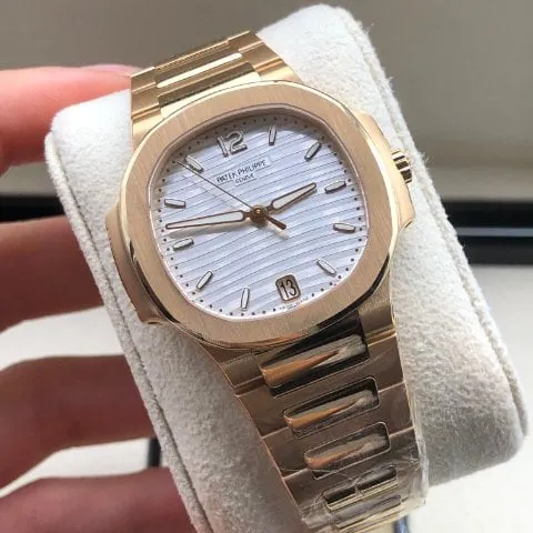 Patek Philippe Nautilus 7118/1R-001 35mm Rose gold Silver