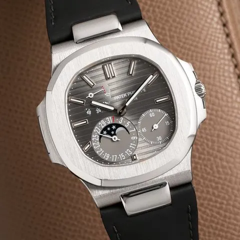 Patek Philippe Nautilus 5712g White gold Silver