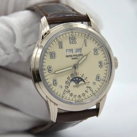 Patek Philippe Perpetual Calendar 5320G-001 40mm White gold Beige