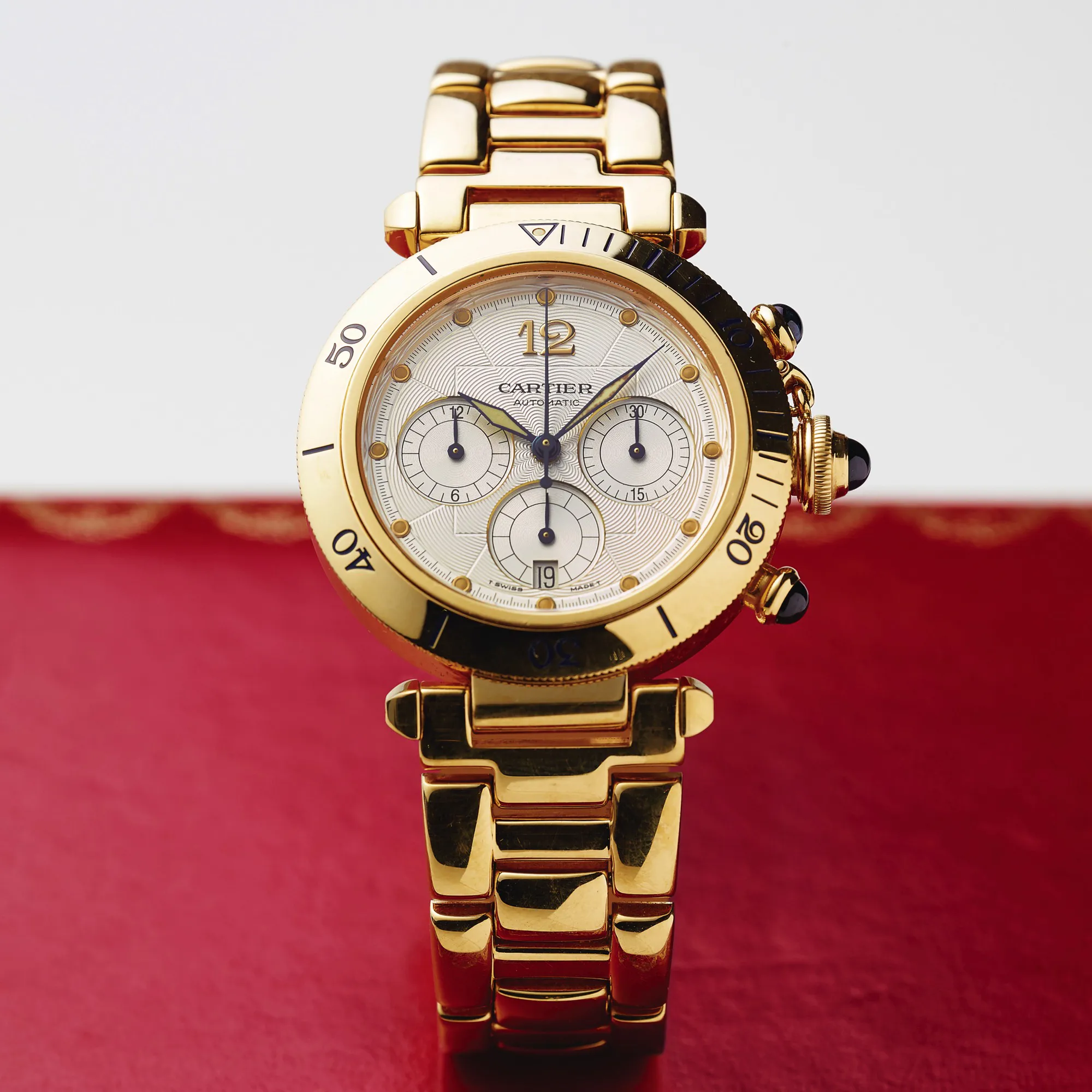 Cartier Pasha 2726 42mm Yellow gold Silver