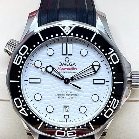 Omega Seamaster Diver 300M 210.32.42.20.04.001 42mm Steel White