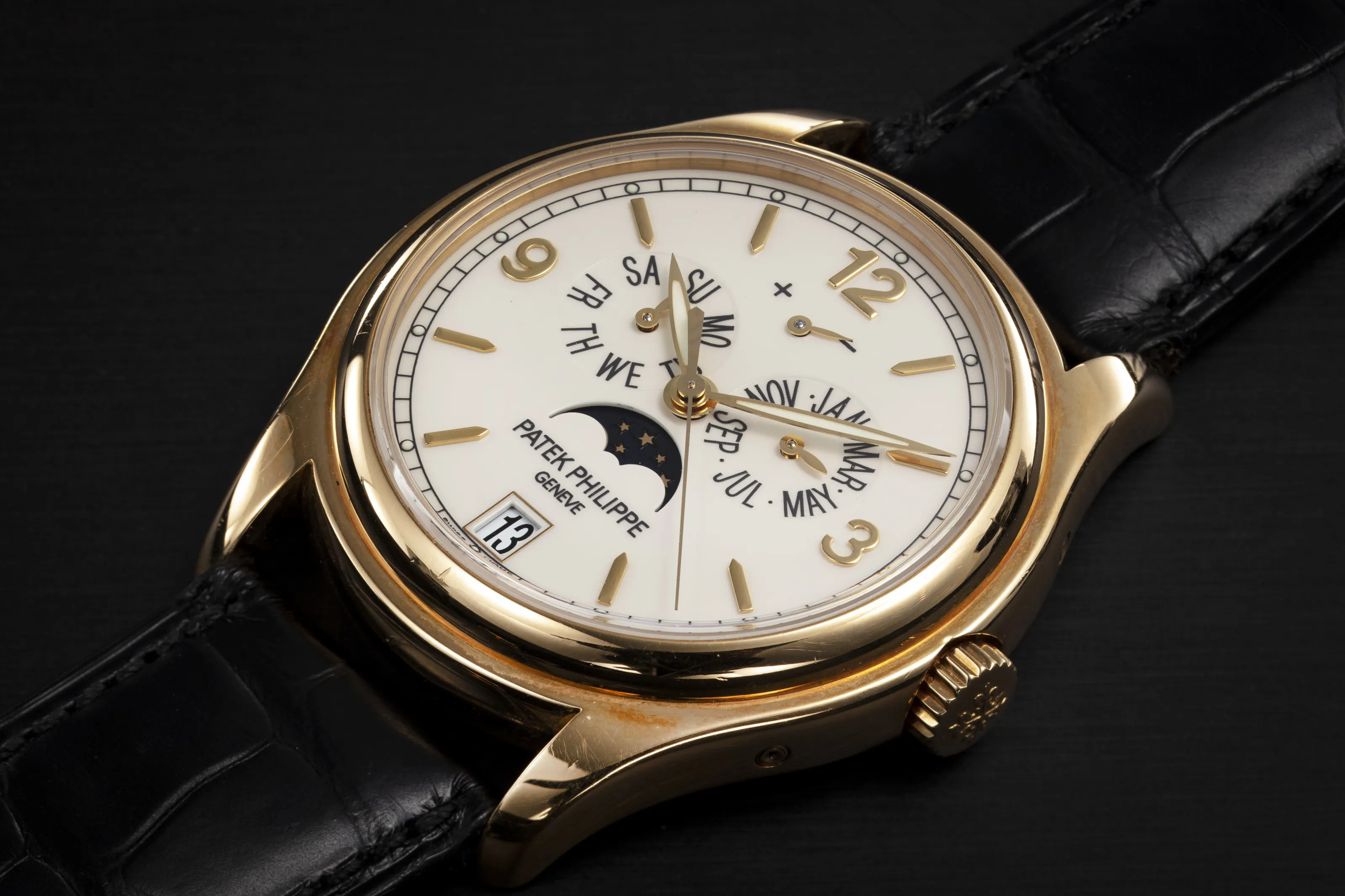 Patek Philippe Annual Calendar 5146J 39mm Yellow gold Cream