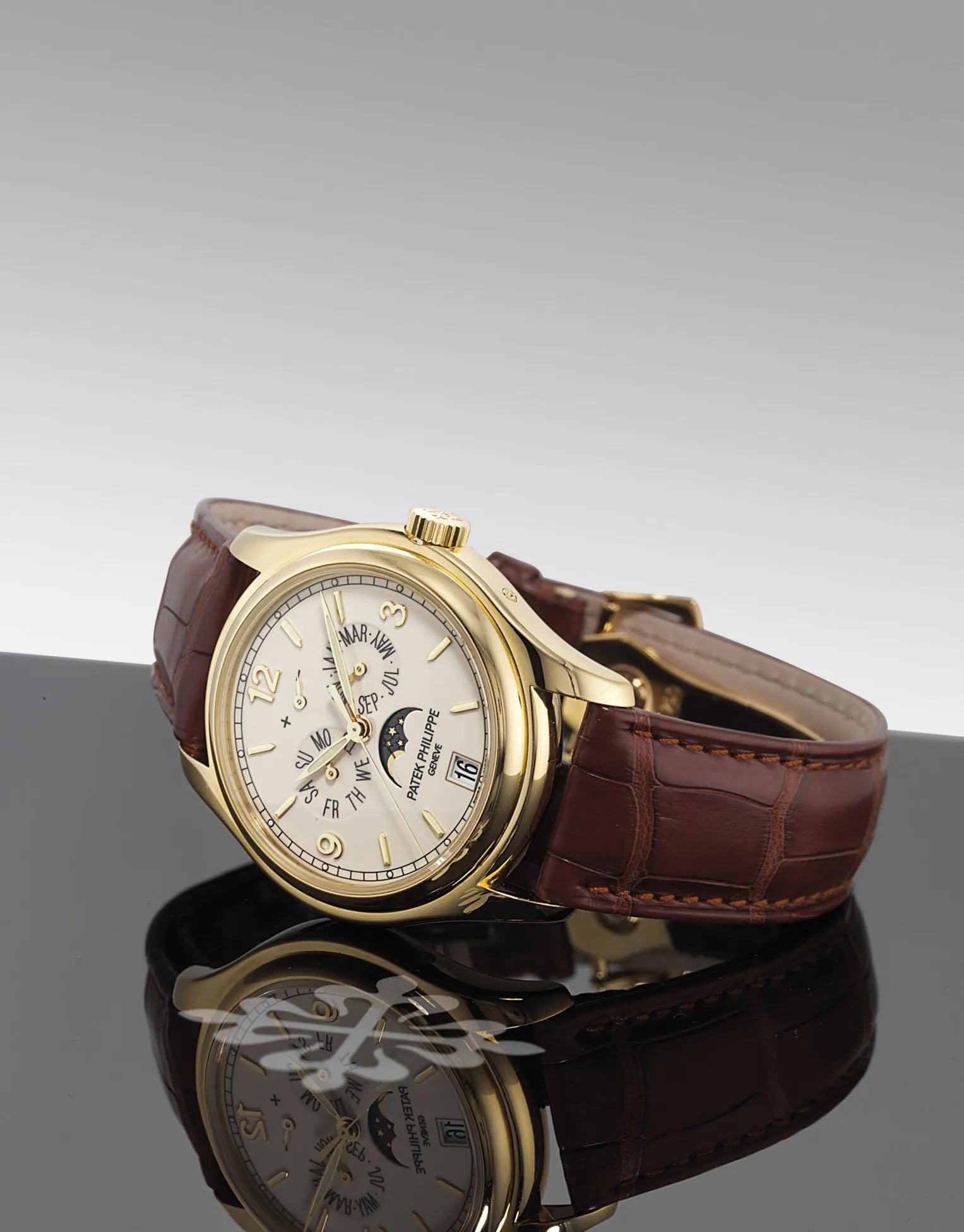 Patek Philippe Annual Calendar 5146J 39mm Yellow gold Cream