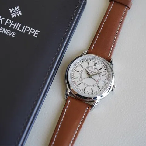 Patek Philippe Calatrava 5212A-001 40mm Stainless steel Silver