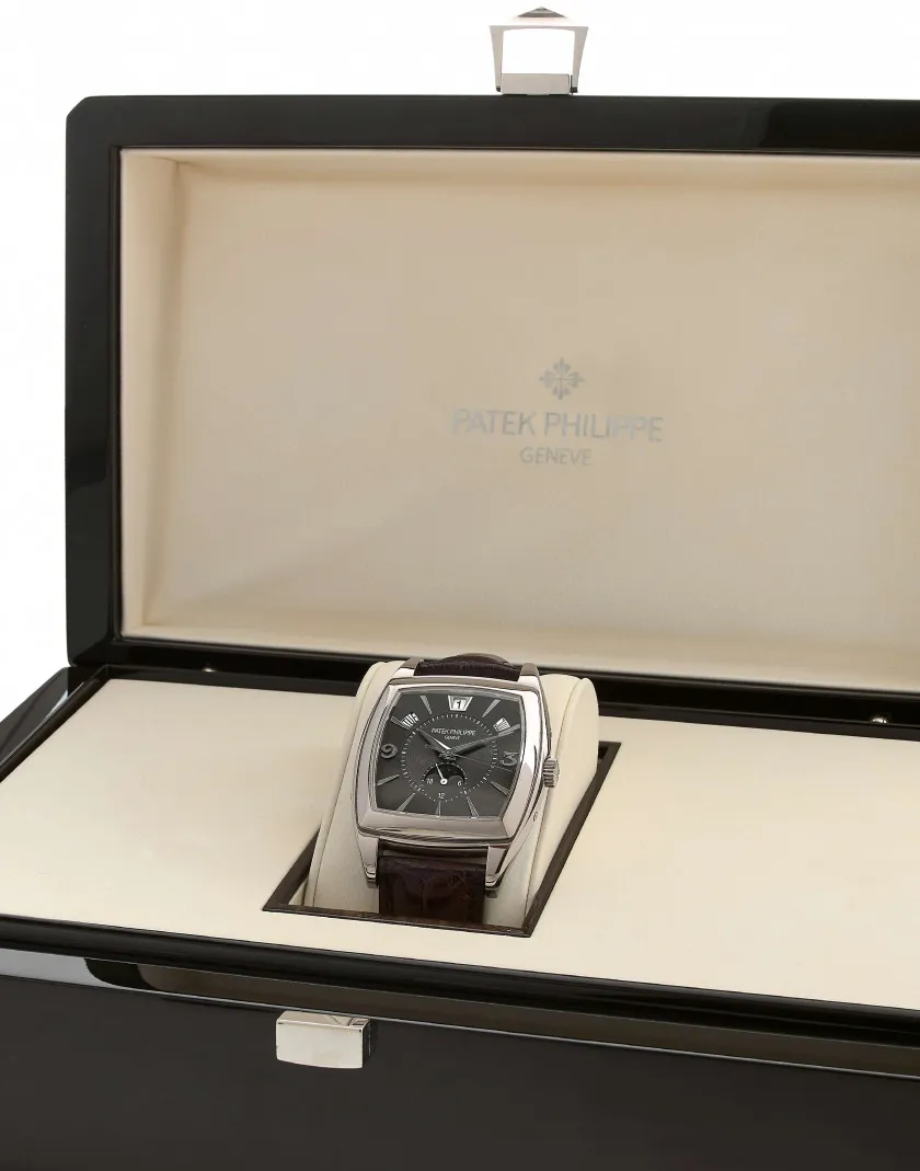 Patek Philippe Gondolo 5135G 38mm White gold Black 1