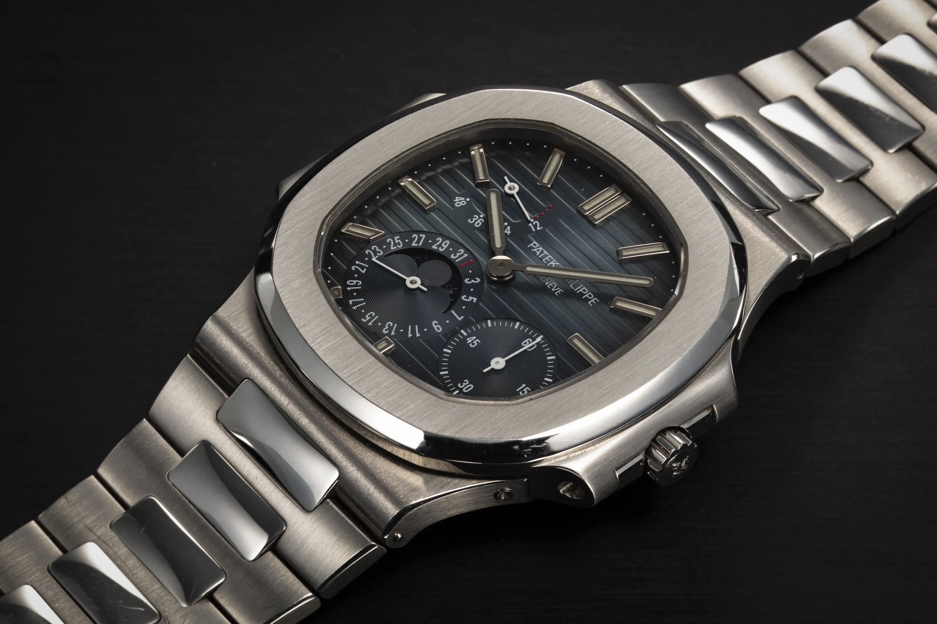 Patek Philippe Nautilus 3712/1A-001 42mm Stainless steel Blue