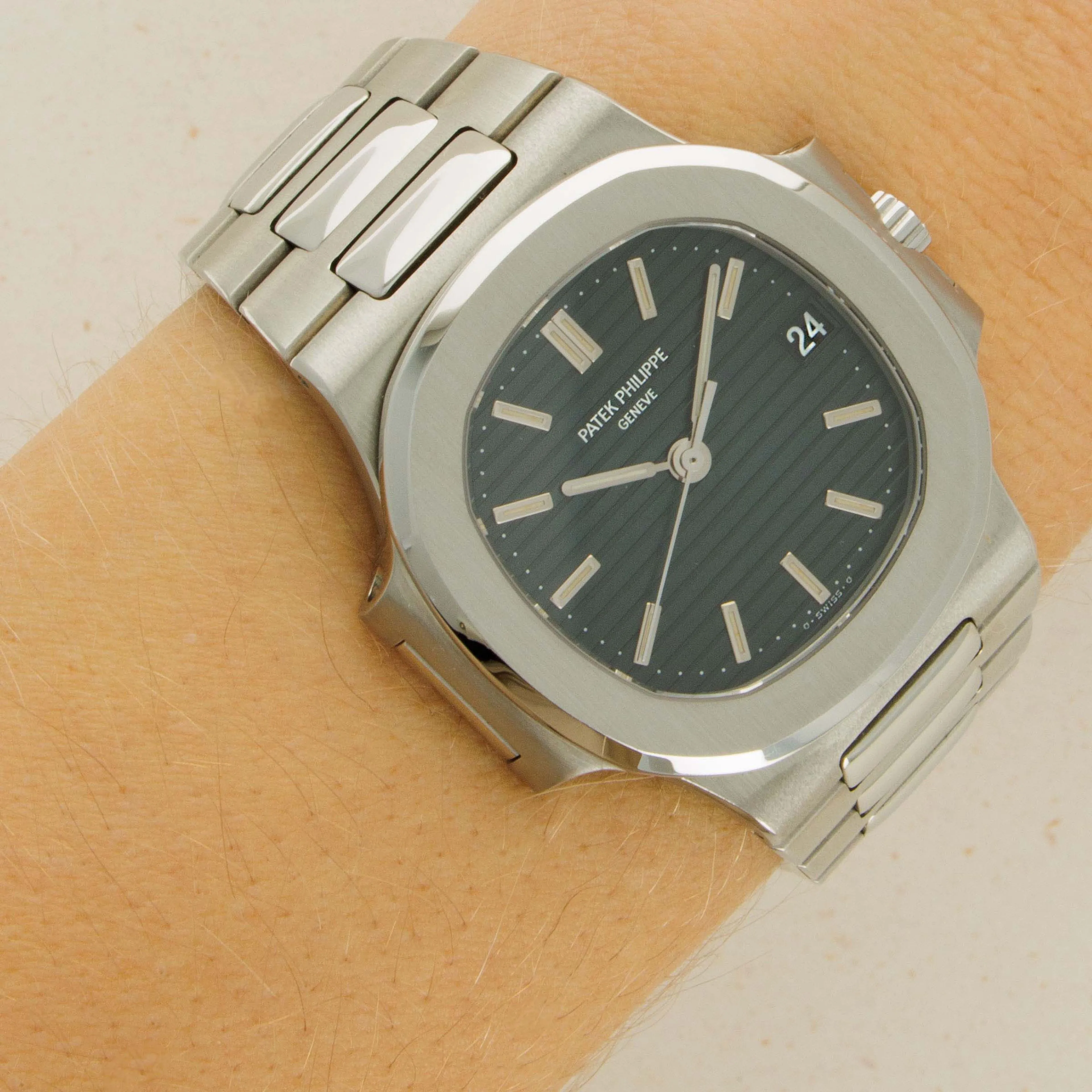 Patek Philippe Nautilus 3800/1A 37.5mm Stainless steel Black 14