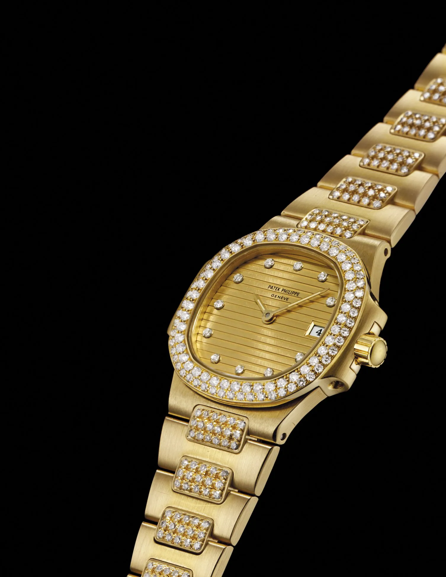 Patek Philippe Nautilus 4700/5 27.5mm Yellow gold and Diamond Champagne ribbed