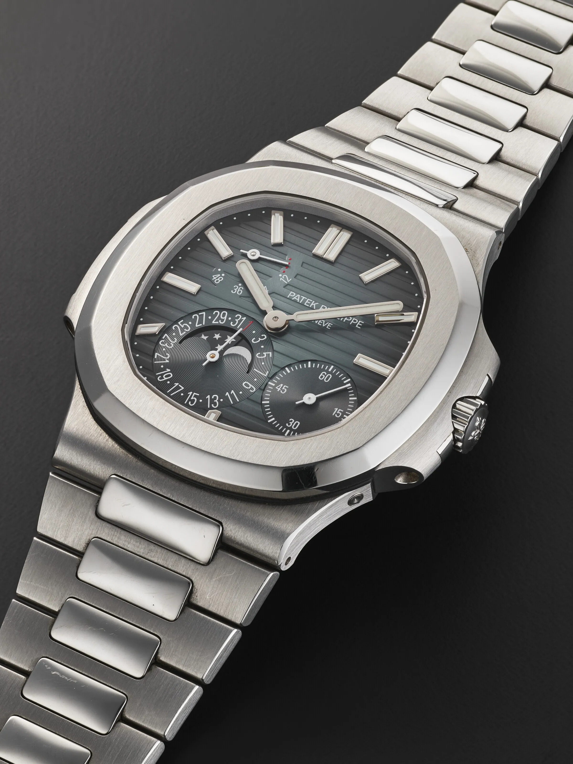 Patek Philippe Nautilus 5712/1A 40mm Stainless steel Blue 1