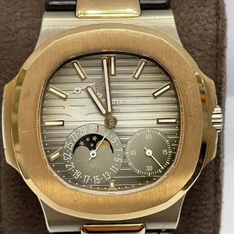 Patek Philippe Nautilus 5712GR-001 40mm Rose gold Gray