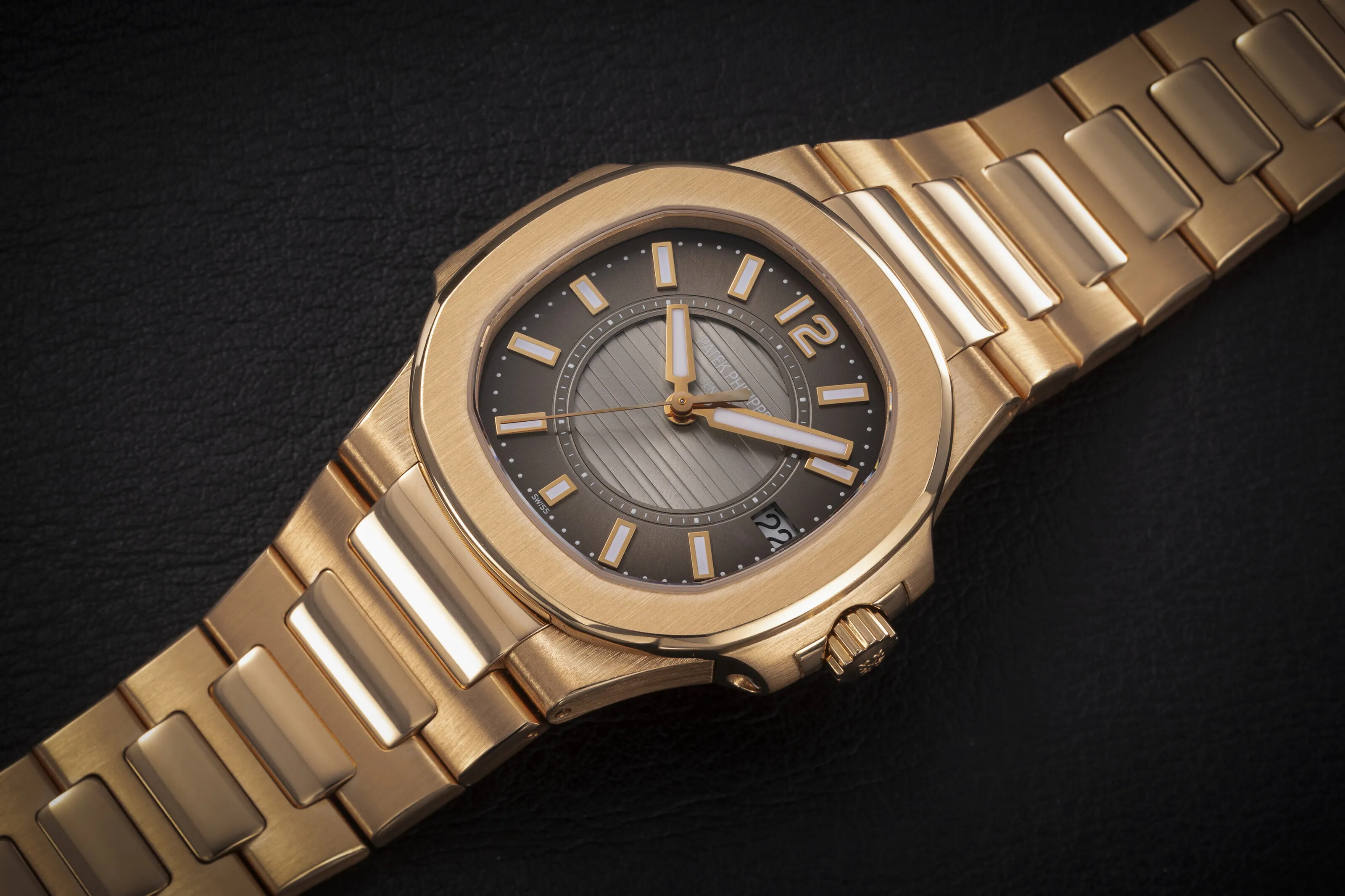 Patek Philippe Nautilus 7011/1R 33mm Rose gold Brown