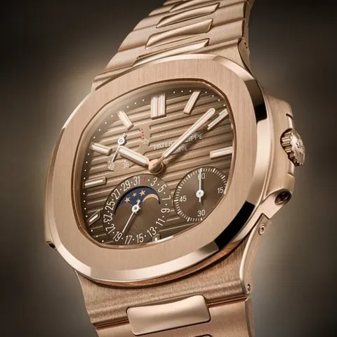 Patek Philippe Nautilus 5712/1R-001 40mm Rose gold Brown