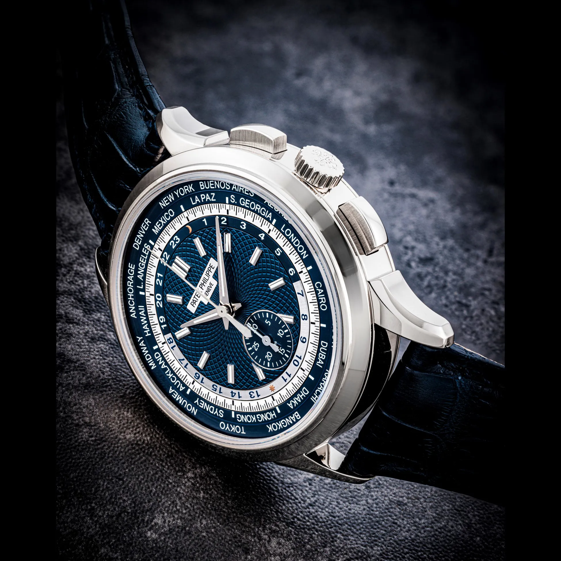 Patek Philippe World Time Chronograph 5930 39.5mm White gold Blue