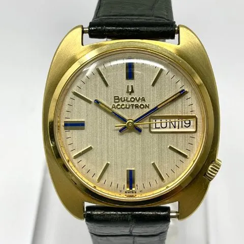 Bulova Accutron Bulova accutron Day date 35mm Yellow gold Gray