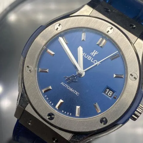 Hublot Classic Fusion Blue 565.NX.7170.LR 38mm Titanium Blue