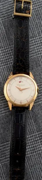 Jaeger-LeCoultre Power reserve 35mm Yellow gold Cream