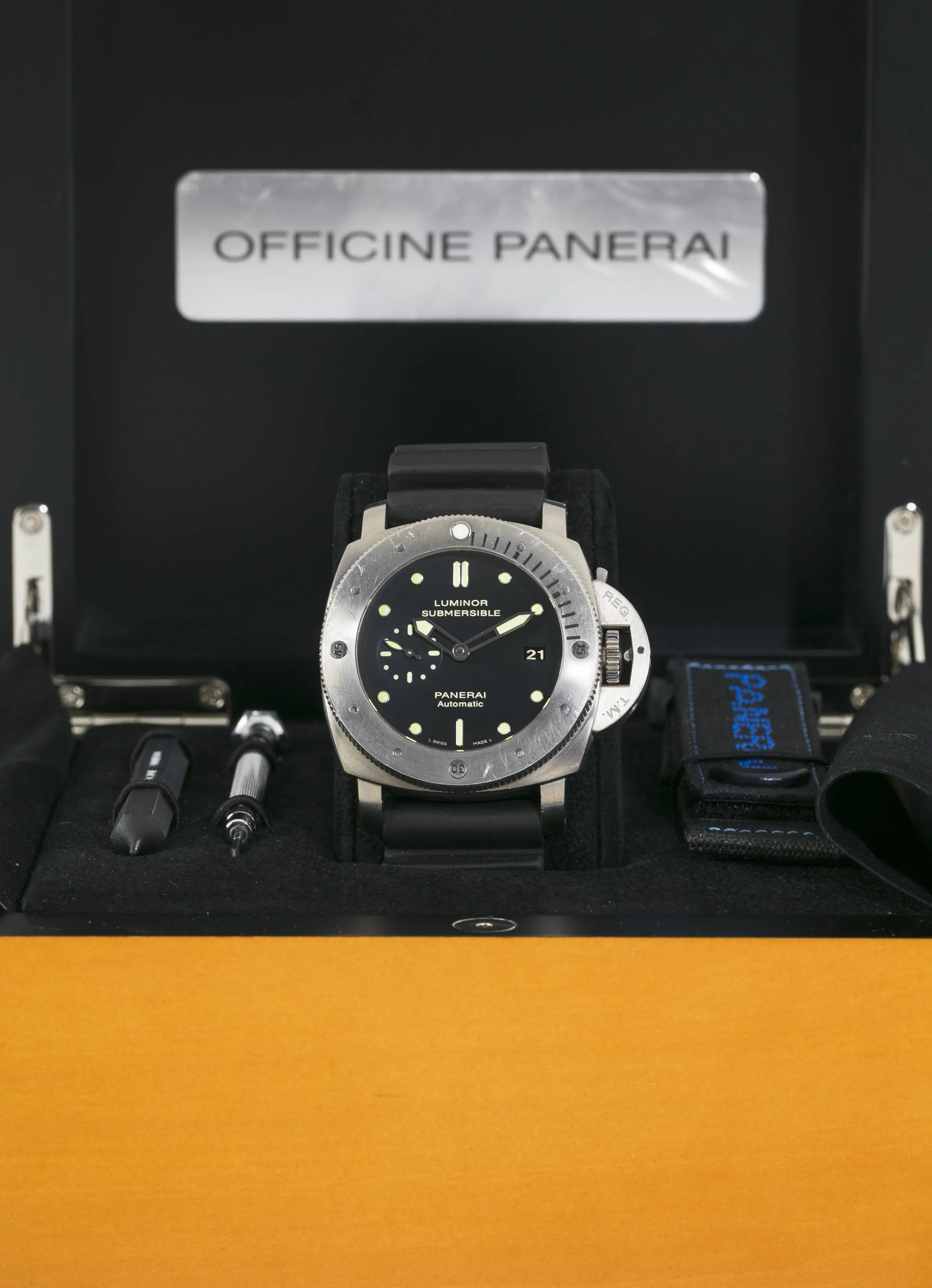 Panerai Submersible PAM 00305 46mm Titanium Black 3