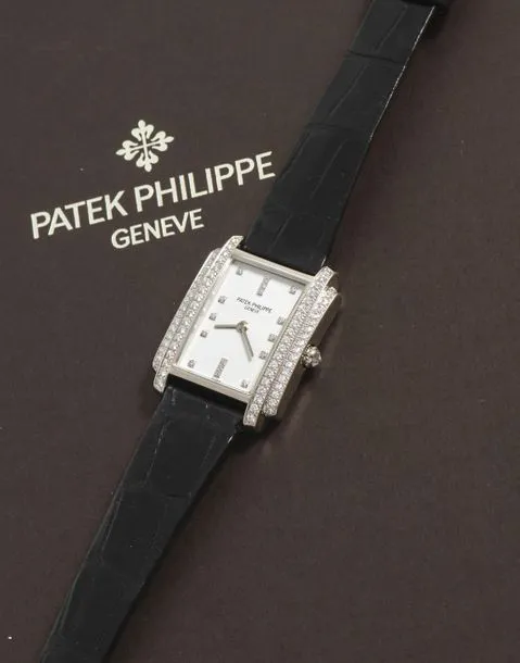 Patek Philippe Gondolo 4825/100G-001 26mm White gold White