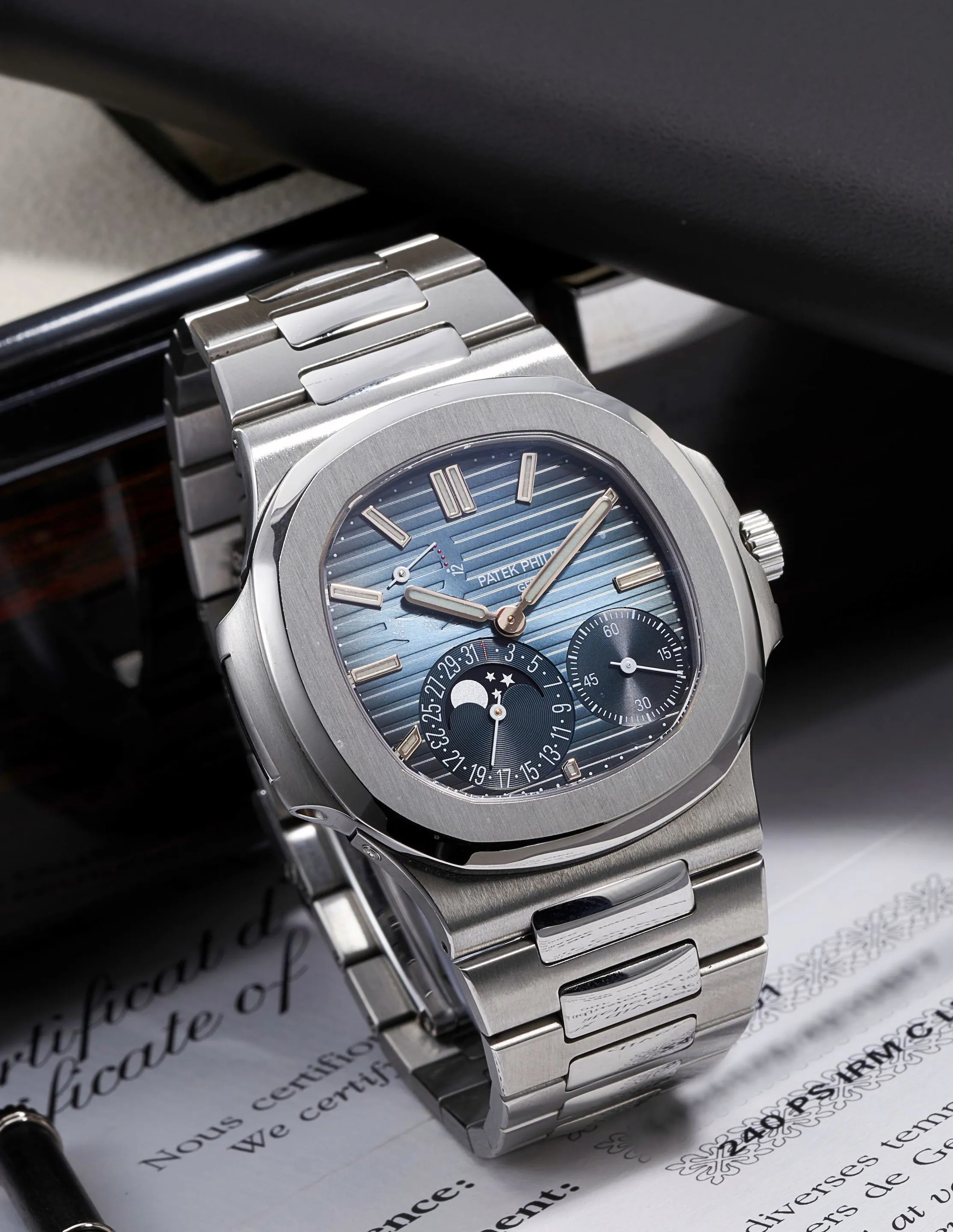 Patek Philippe Nautilus 5712/1A 40mm Stainless steel Black