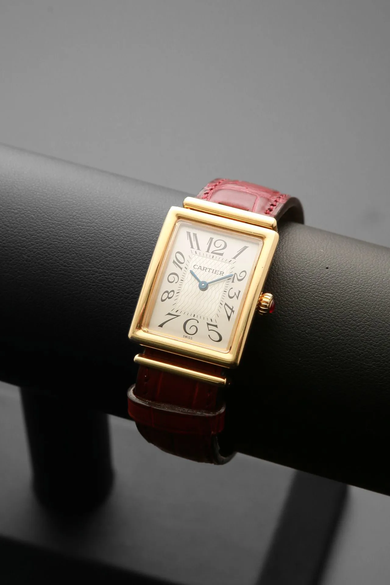 Cartier Drive de Cartier 2270 22mm Yellow gold Guilloché