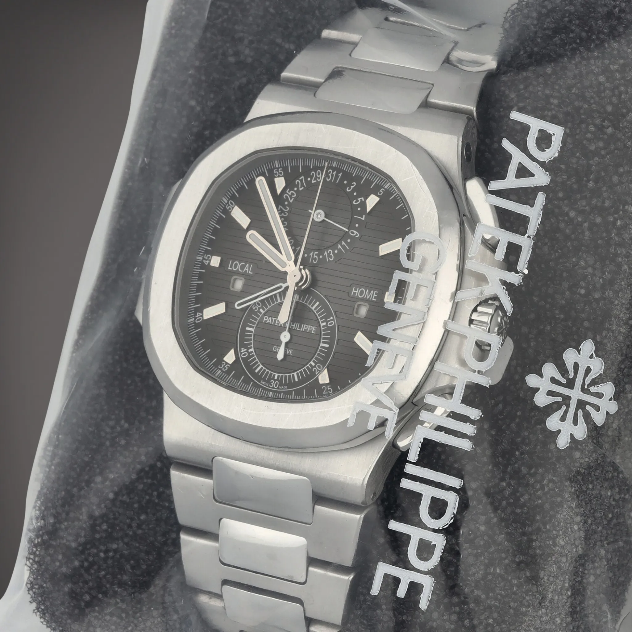 Patek Philippe Nautilus 5990/1A 40.5mm Stainless steel Gray