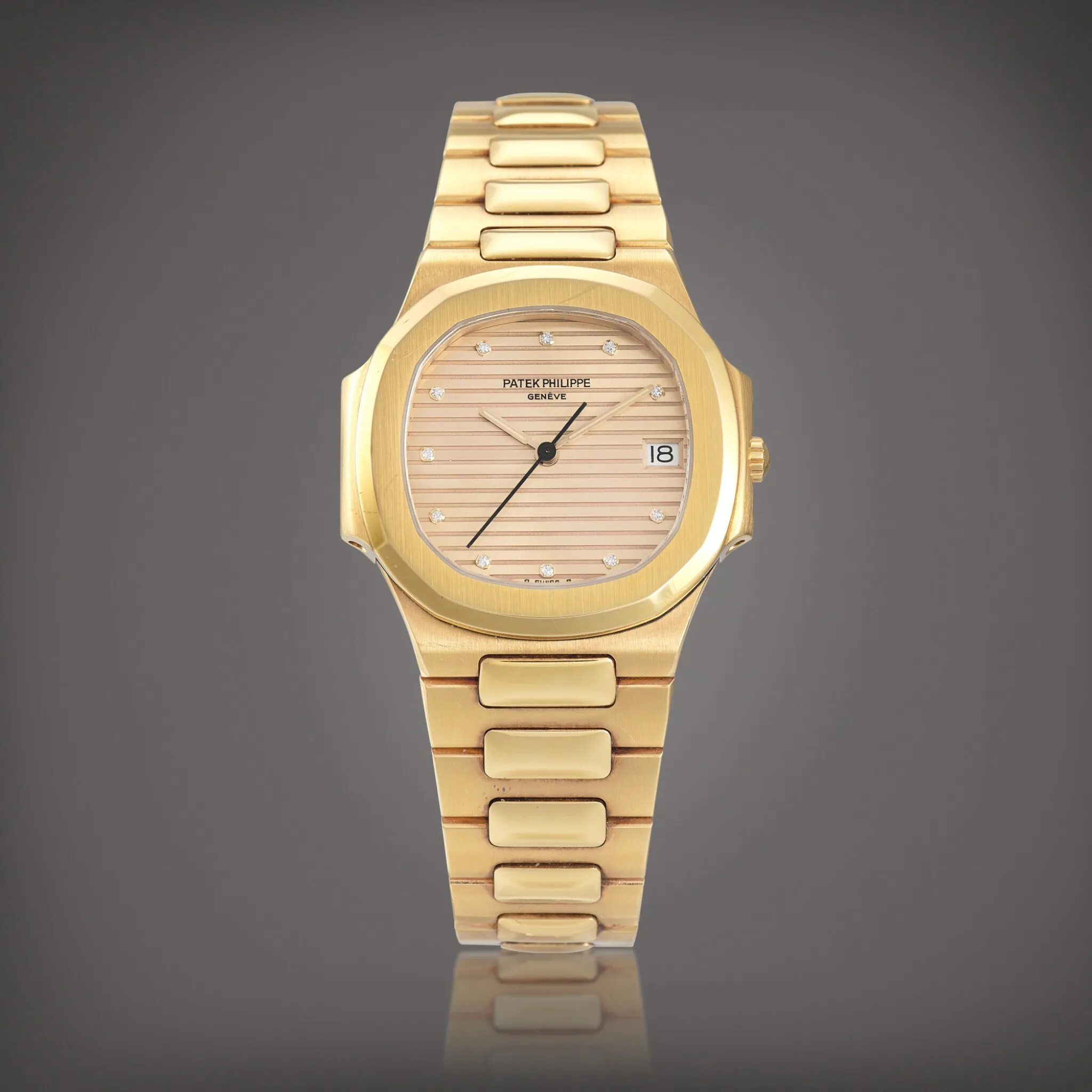 Patek Philippe Nautilus 3900 32mm Yellow gold Champagne